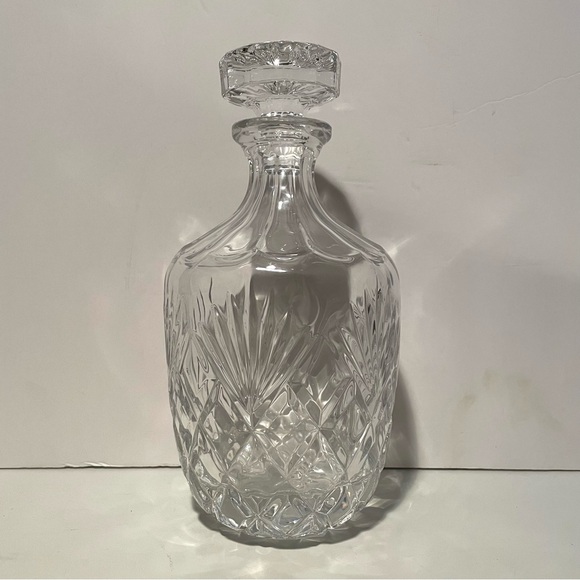 VTG Aberdeen Berkshire Crystal Decanter by Godinger, Cut Crystal (36 oz.) - Picture 7 of 9